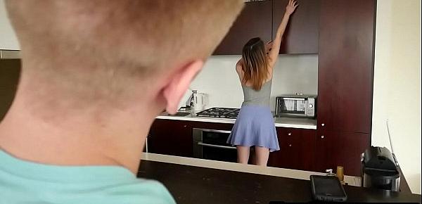  Tiny teen bakes cookies for her neighbour before getting boned